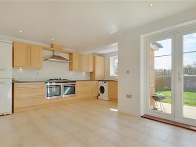 Property image 2 of home to let in Hadleigh Close, Shenley